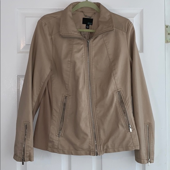 a.n.a Jackets & Blazers - Women’s A.n.a faux leather jacket. Size Large